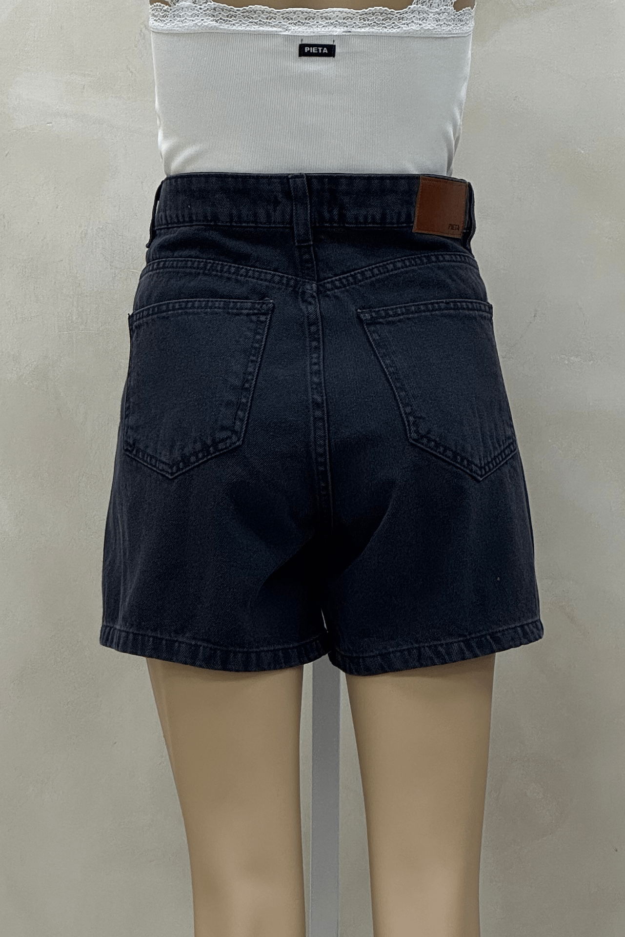 Short Mom Black