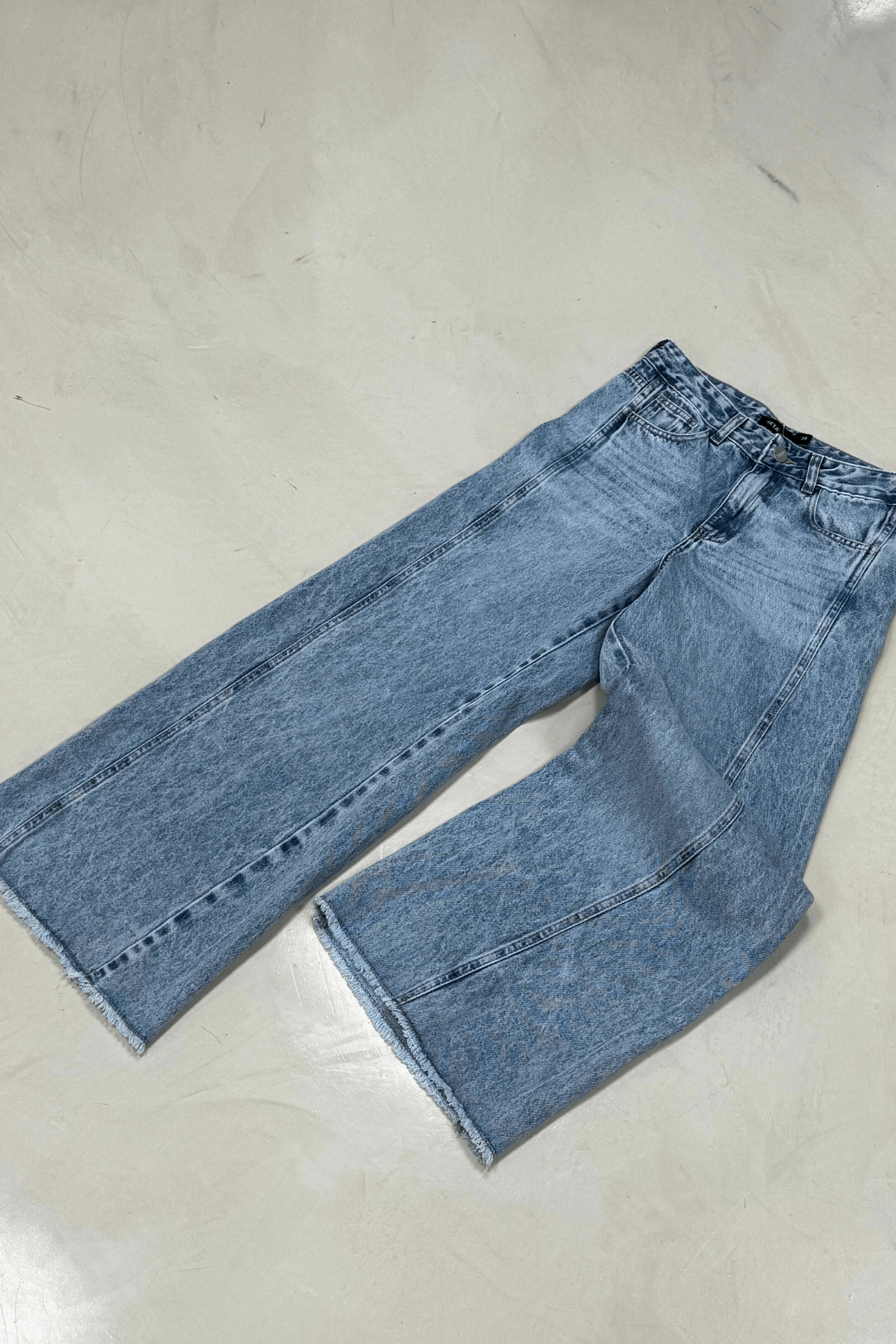 Jean Wide Acid con Recortes 