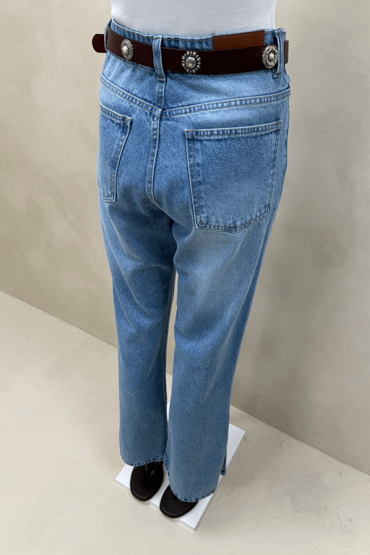 Jean Straight Full Tajos Laterales Intermedio