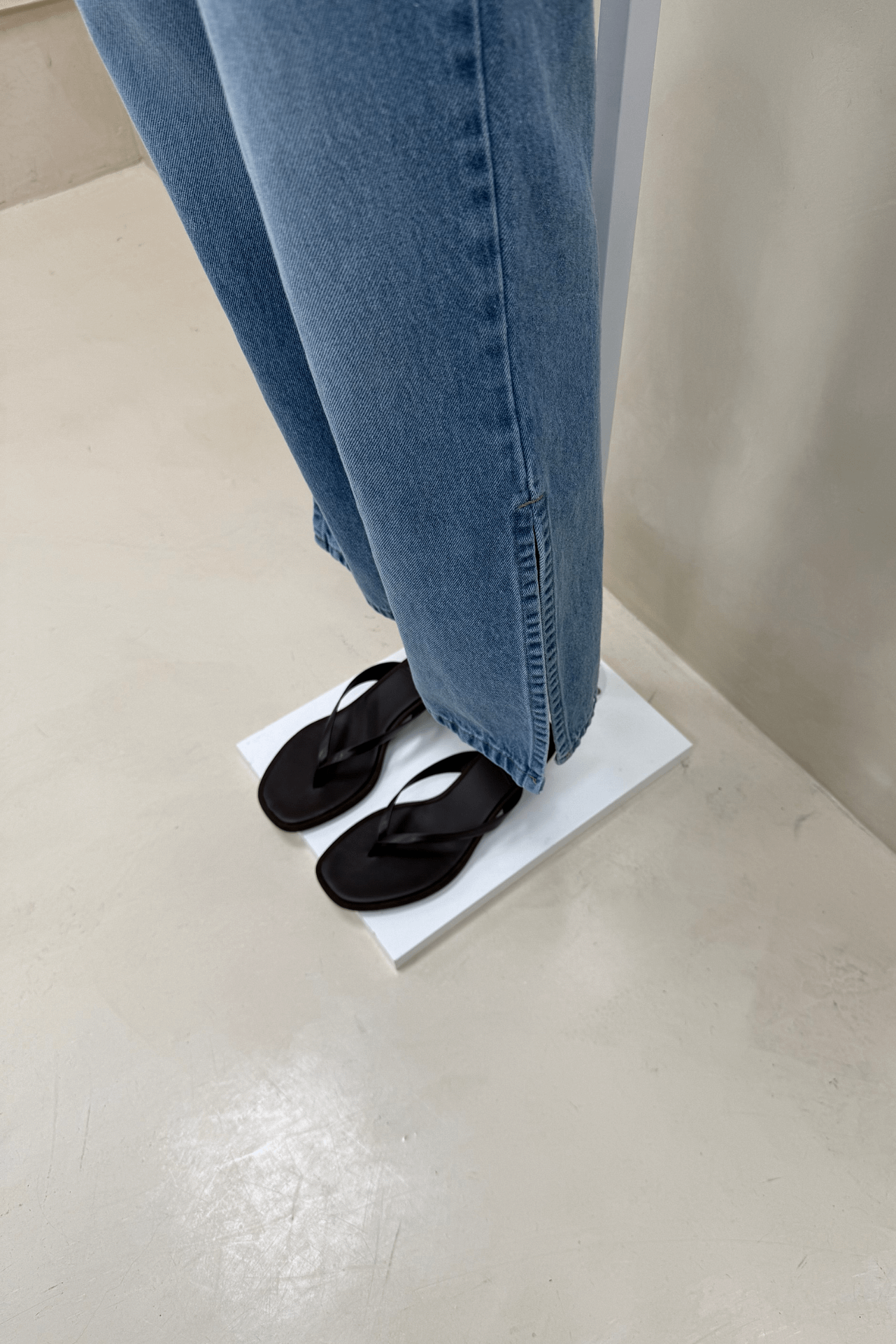 Jean Straight Full Tajos Laterales Intermedio