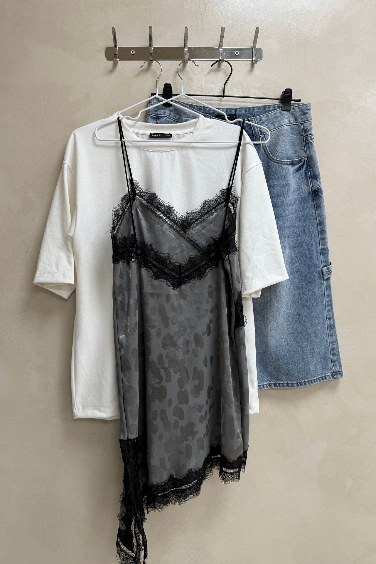 Vestido Saten Puntilla