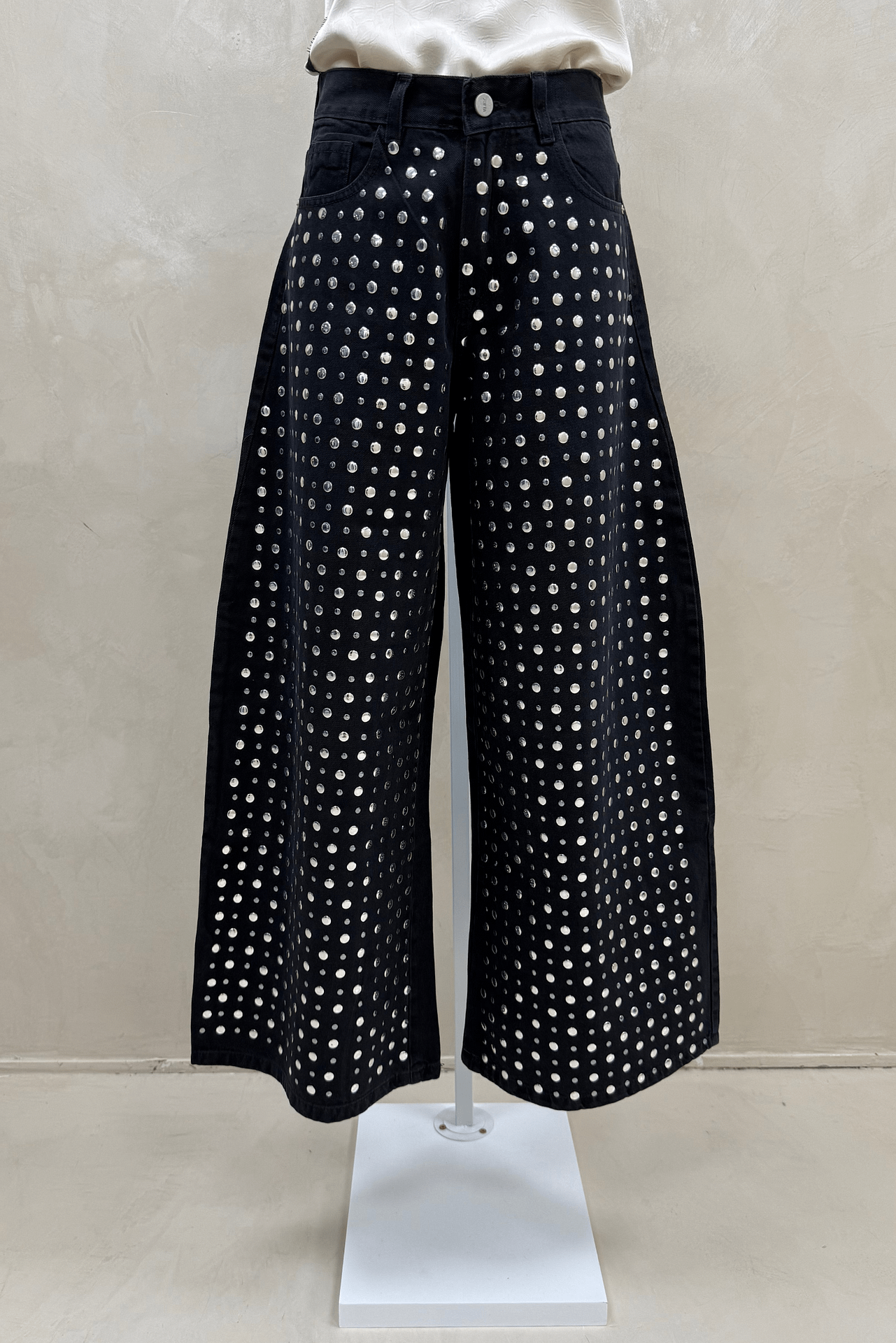 Jean Extra Wide Black Tachas