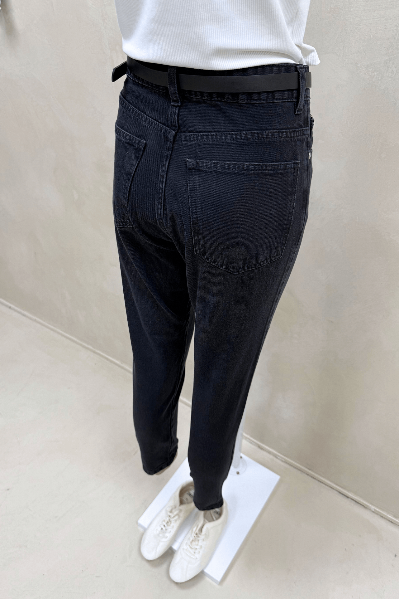 Jean Mom Black