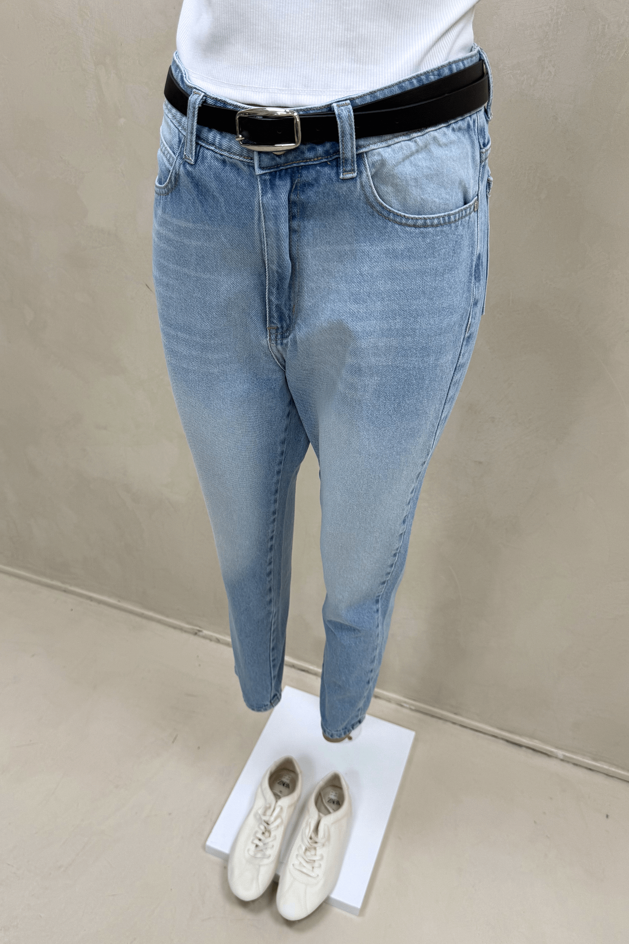 Jean Mom Celeste Bigotes