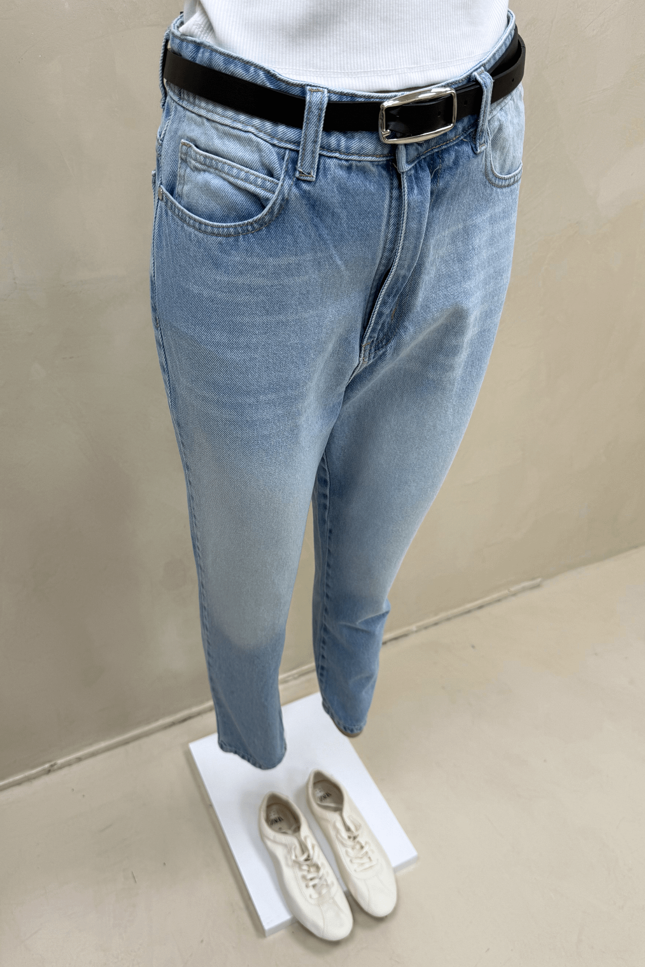 Jean Mom Celeste Bigotes